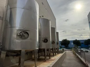 DEPÓSITO ISOTERMO 13.500L CON SERPENTÍN Y FONDO SEMI CÓNICO