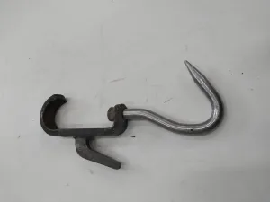 Sliding cattle hook