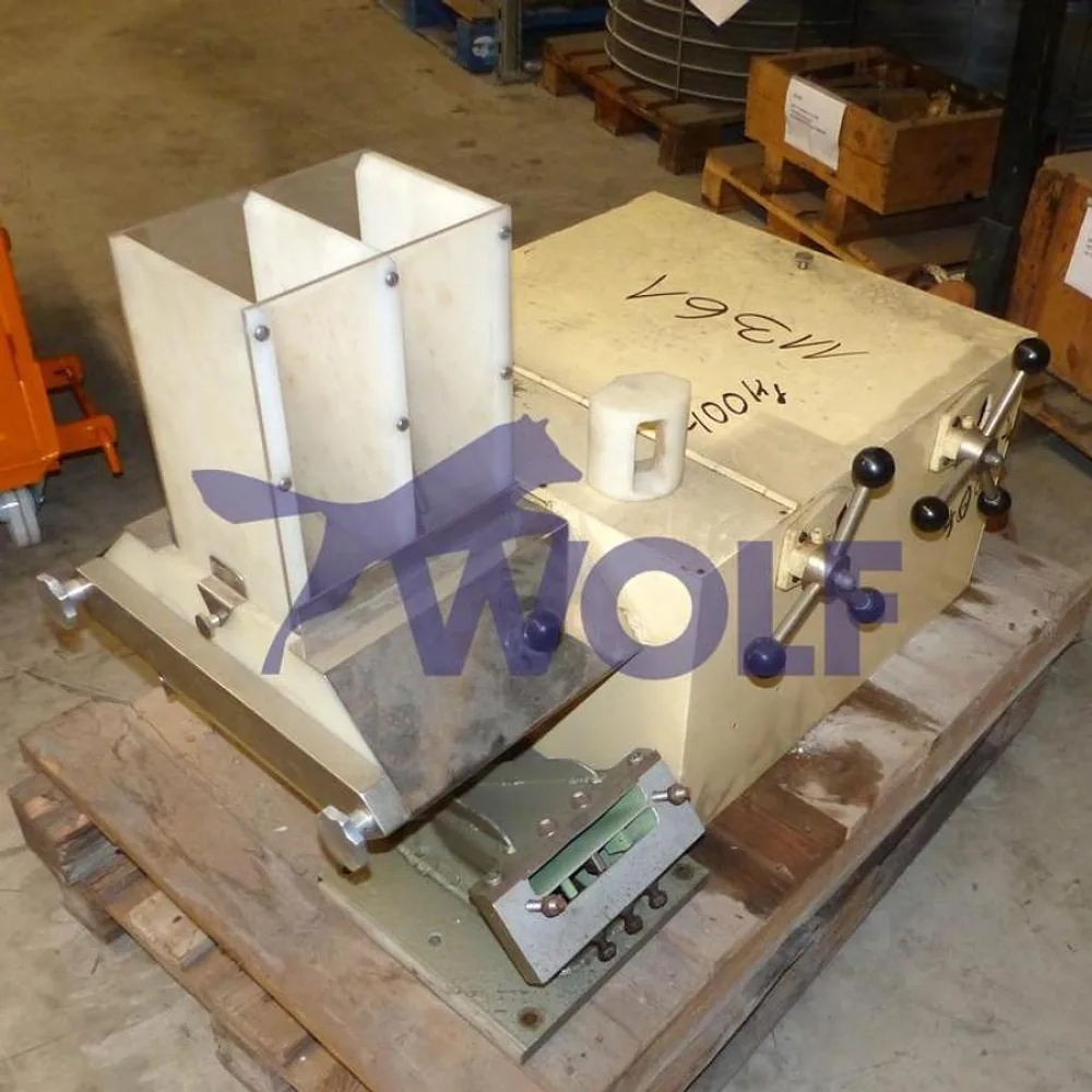 Extruderkopf HUTT - mit 2 x 100 mm Riffelwalzenpresse.