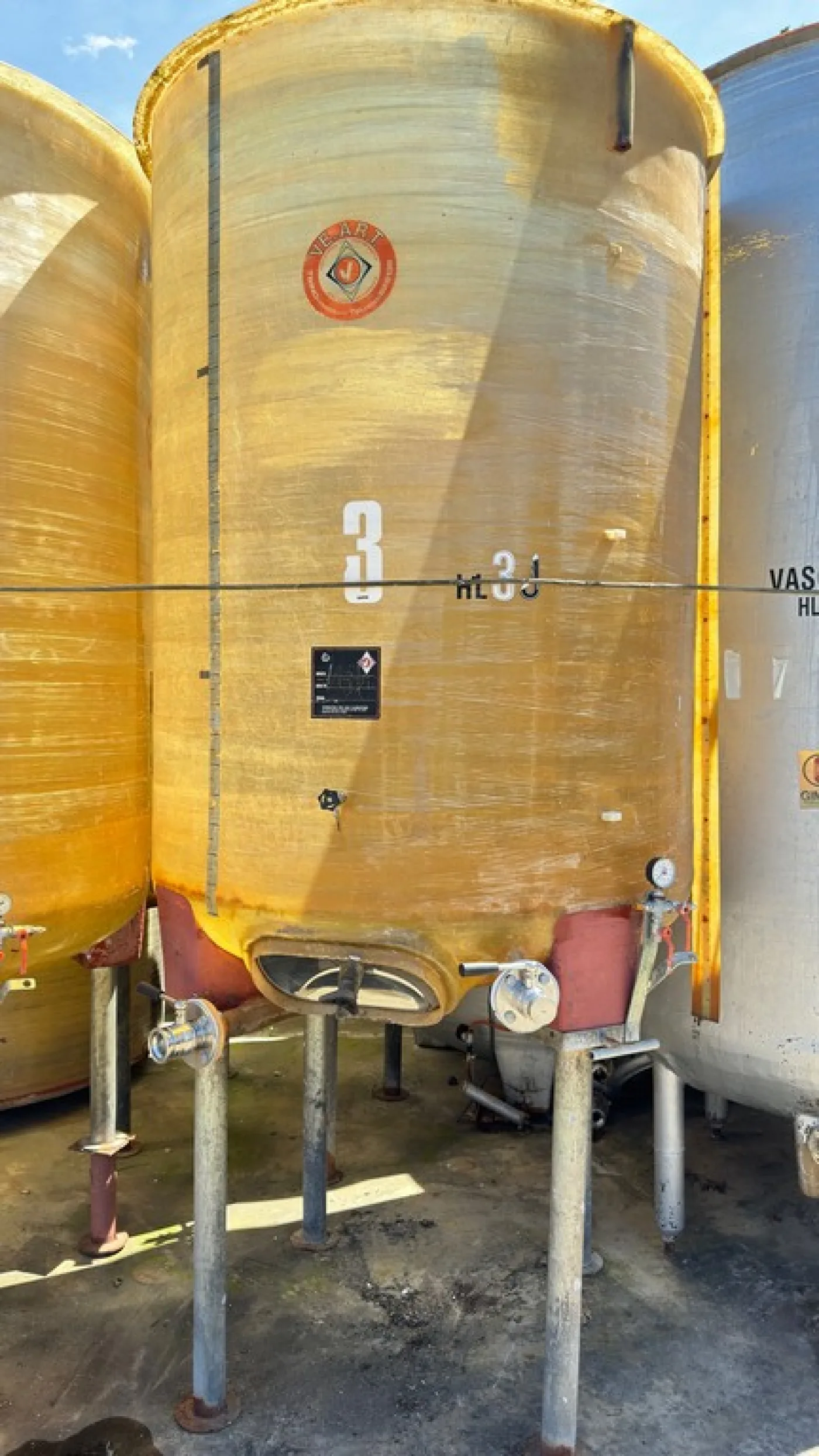 SERIES OF FIBERGLASS TANKS PNEUMATIC MODEL, ON LEGS, WITH AND WITHOUT DOOR, CAPACITY HL 30 AND HL 40 ABOUT, SECOND-HAND EQUIPMENTS - 4