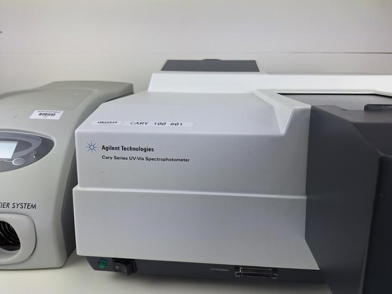 Agilent Cary 100 UV-Vis spectrophotometer