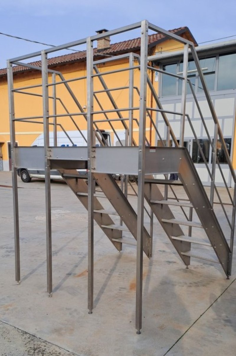STAINLESS STEEL LADDER WITH SIX STEPS, SECOND-HAND EQUIPMENT