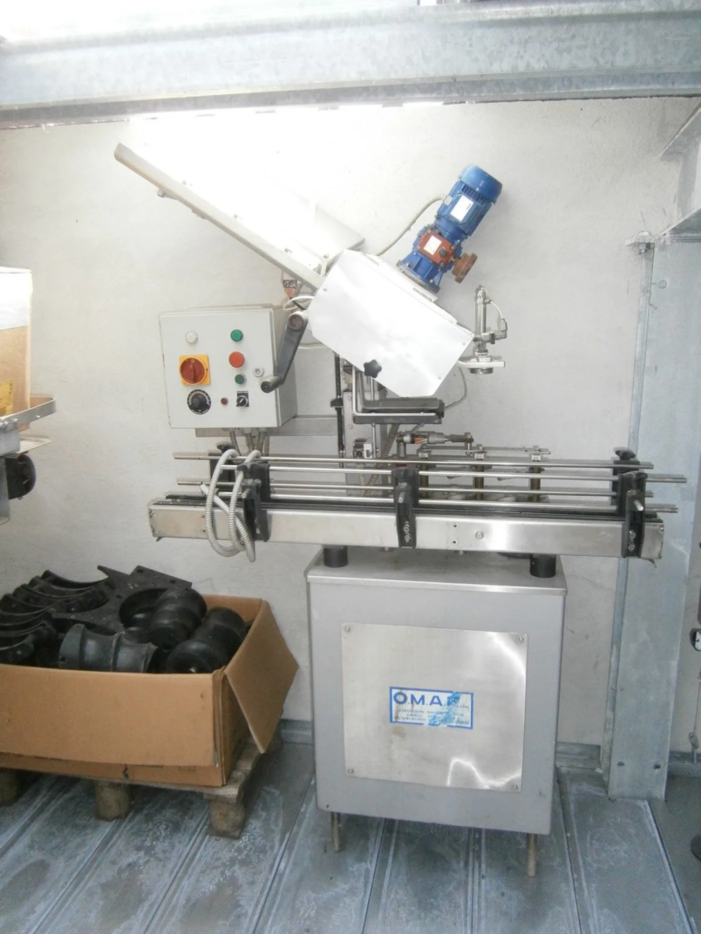 CAPSULES DISTRIBUTOR OMAR, WITH BASE AND CONVEYOR BELT IN STAINLESS STEEL, SECOND-HAND MACHINE - 1