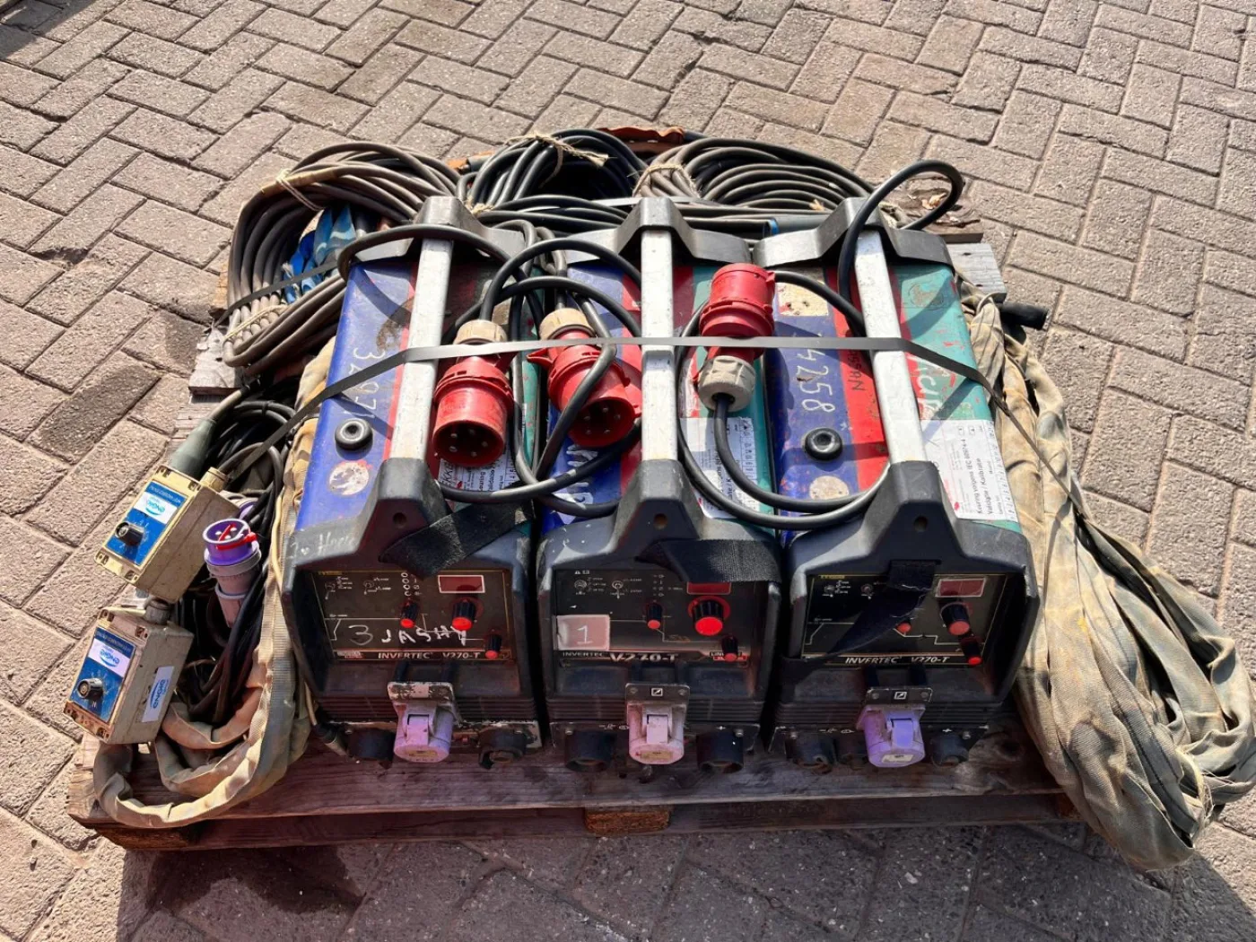 INVERTEC V270T LINCOLN ELECTRIC WELDING MACHINE - 1