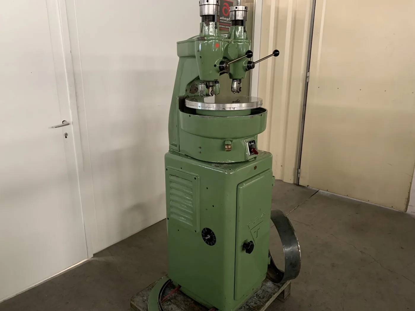 MACHINE A POLIR PLAN “TECHNICA” TYPE 1600 - 2
