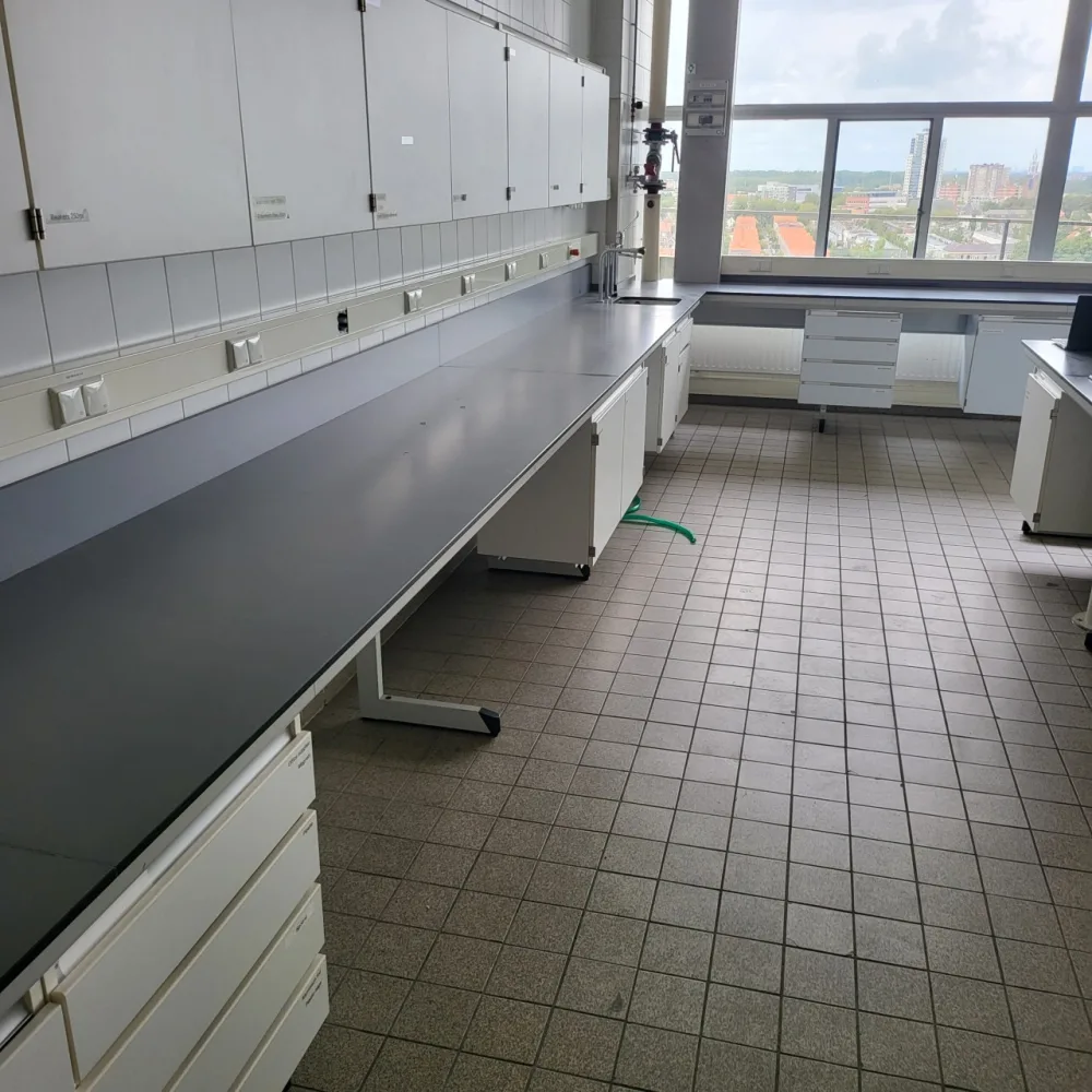 2086 - Used L-shaped S+B laboratory wall table (710/547 cm)