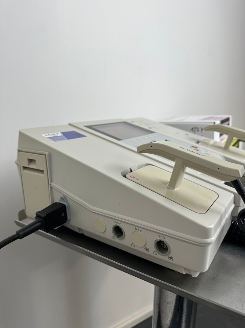 GE Defibrillator CardioServ 2002