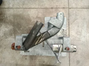 Tube rail switch right outside on base plate. Tube height 15cm