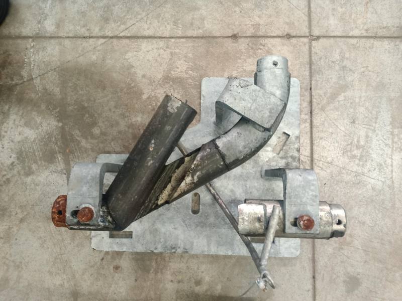 Tube rail switch right outside on base plate. Tube height 15cm