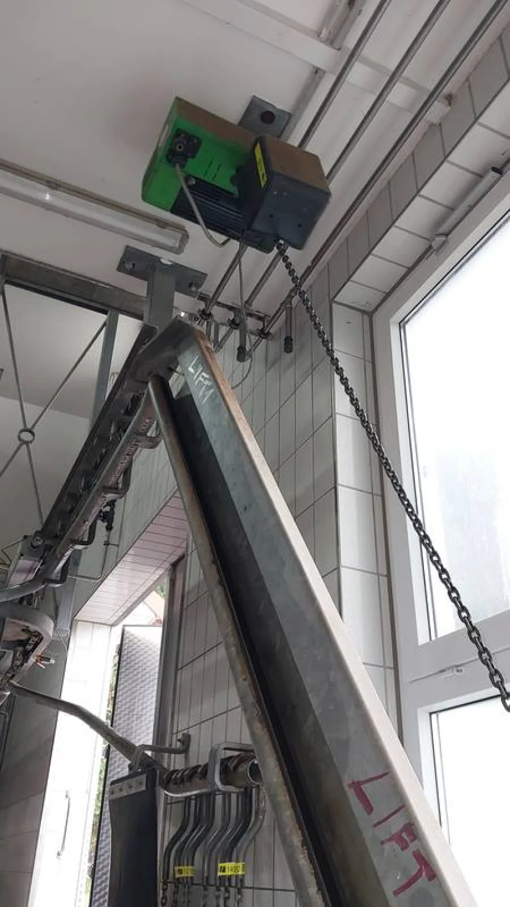 Bleeding elevator (lift)