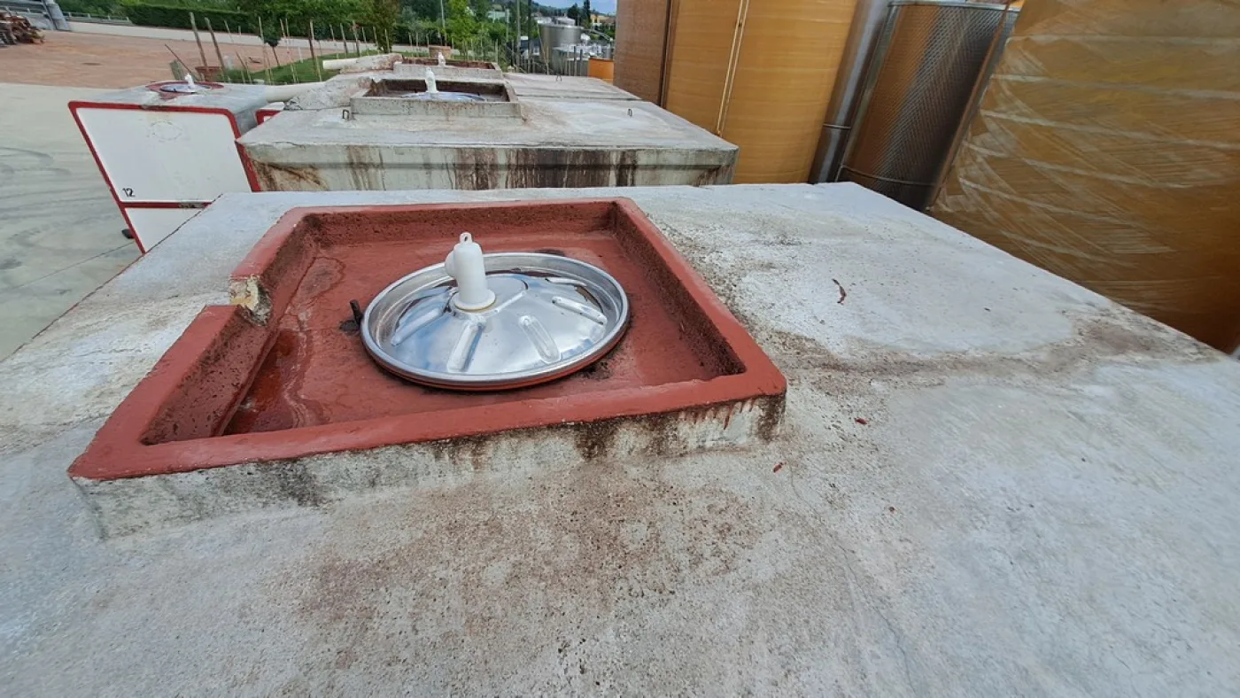 CONCRETE TANK FOR WINE CAPACITY LITERS 5000 (HL 50), SECON HAND EQUIPMENT - 3