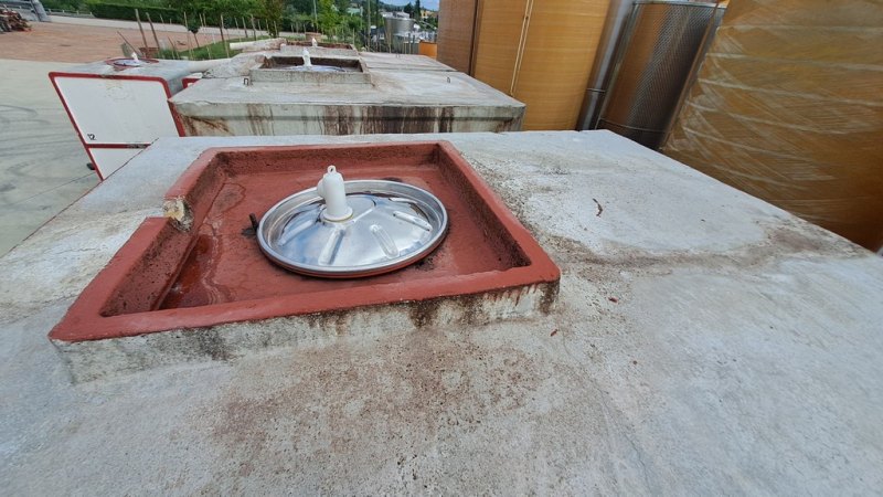 CONCRETE TANK FOR WINE CAPACITY LITERS 5000 (HL 50), SECON HAND EQUIPMENT