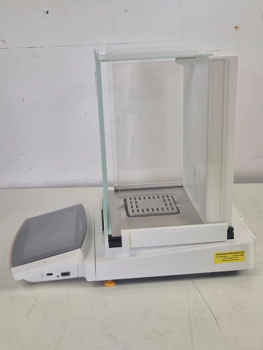Sartorius Cubis II Semi-Micro Balance, Model MCA225P-2S00-A