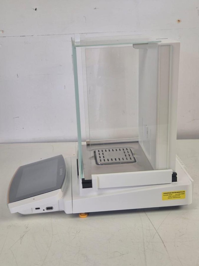 Sartorius Cubis II Semi-Micro Balance, Model MCA225P-2S00-A
