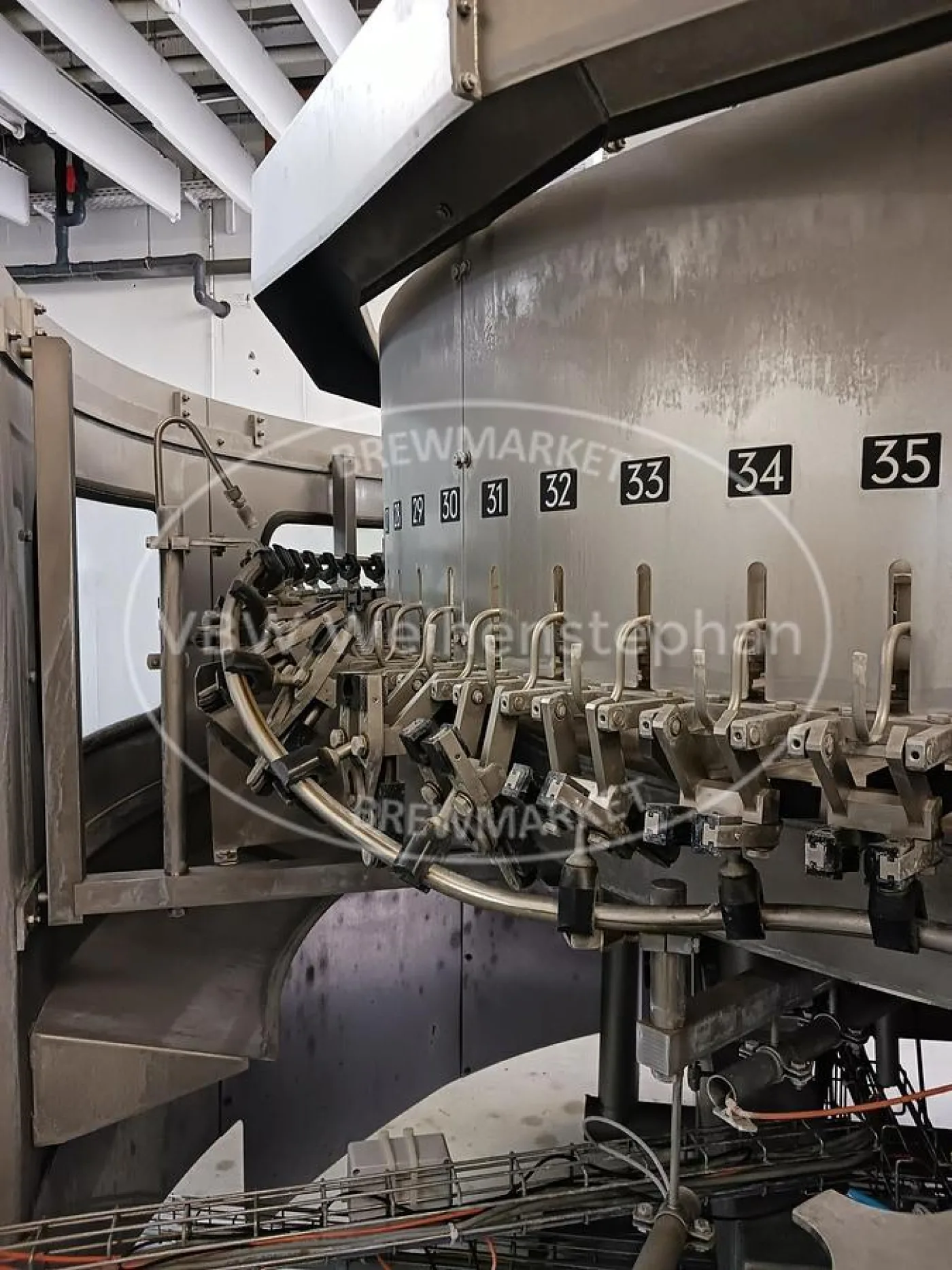 Rinsing, filling and sealing machine - 3