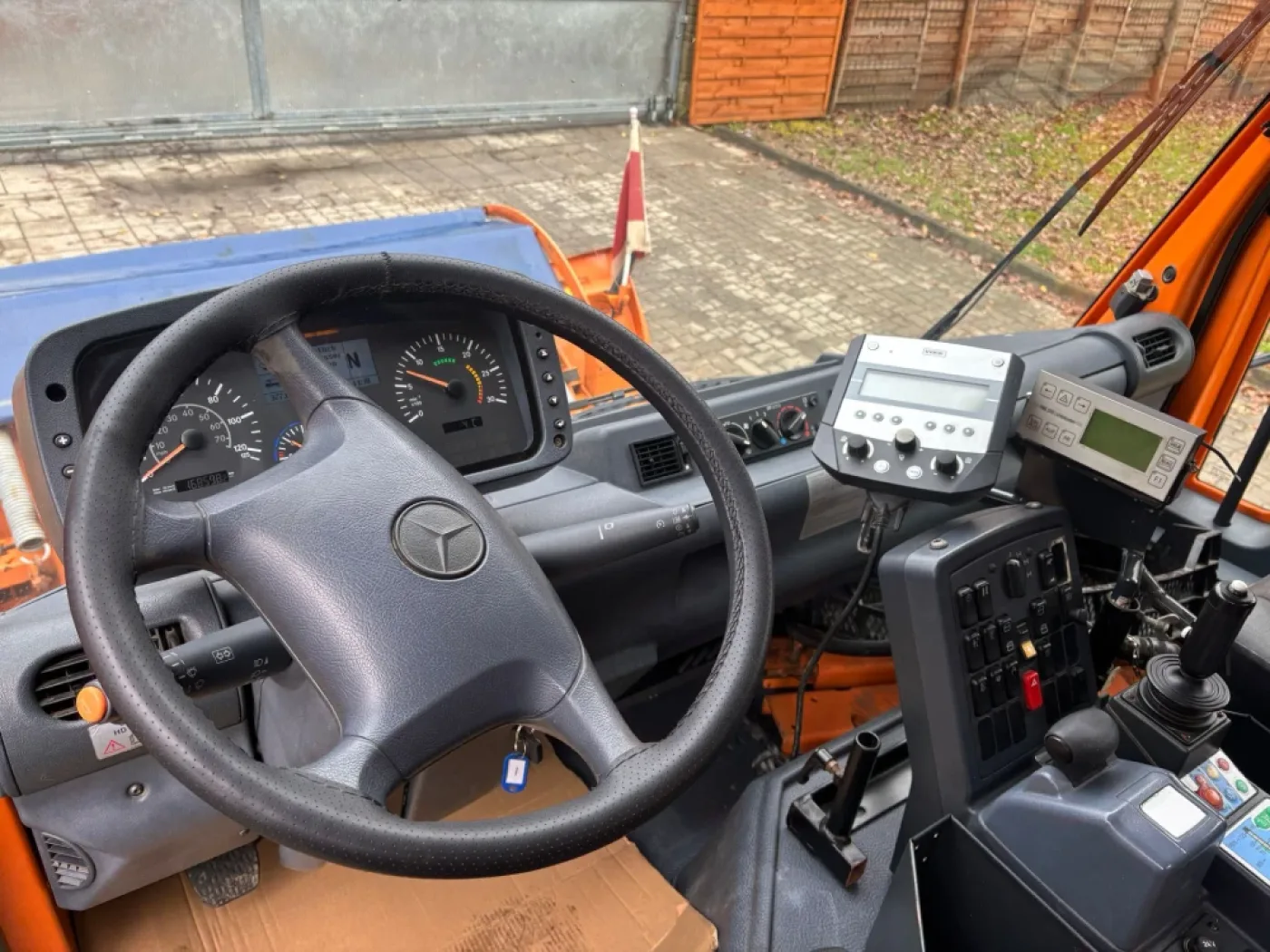 Mercedes Benz - Unimog U400 - 7