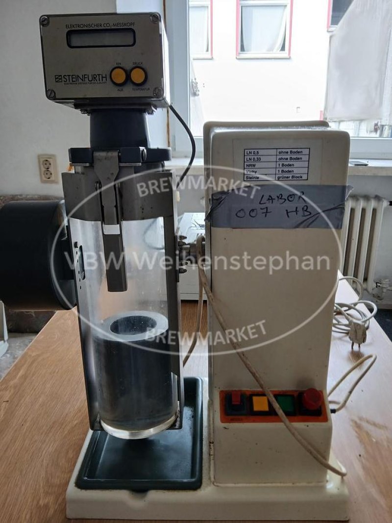 Bottle shaking machine
