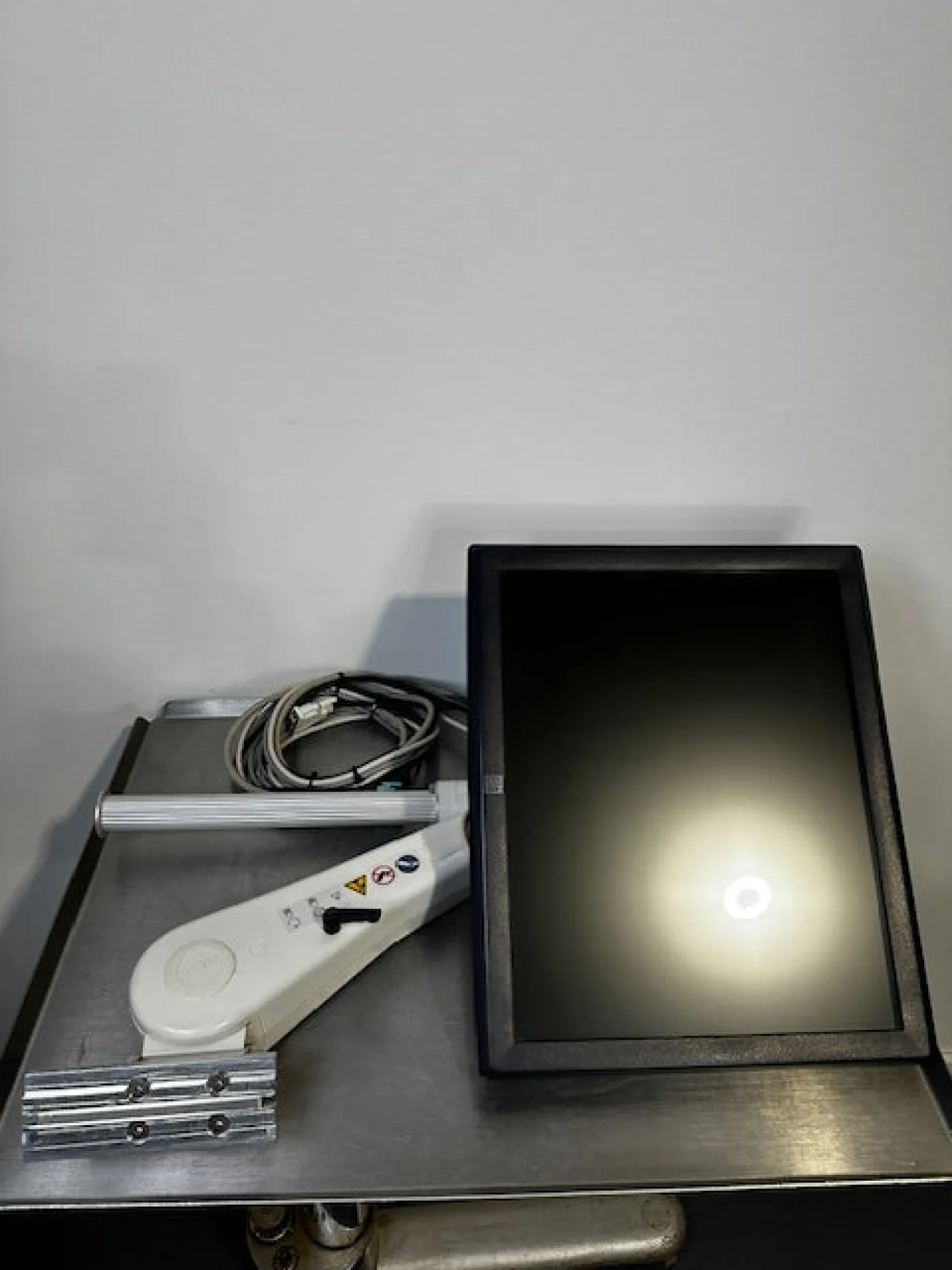 Elo ET1928L-8CWM-1 LCD-Touch-Sreen-Monitor - 1