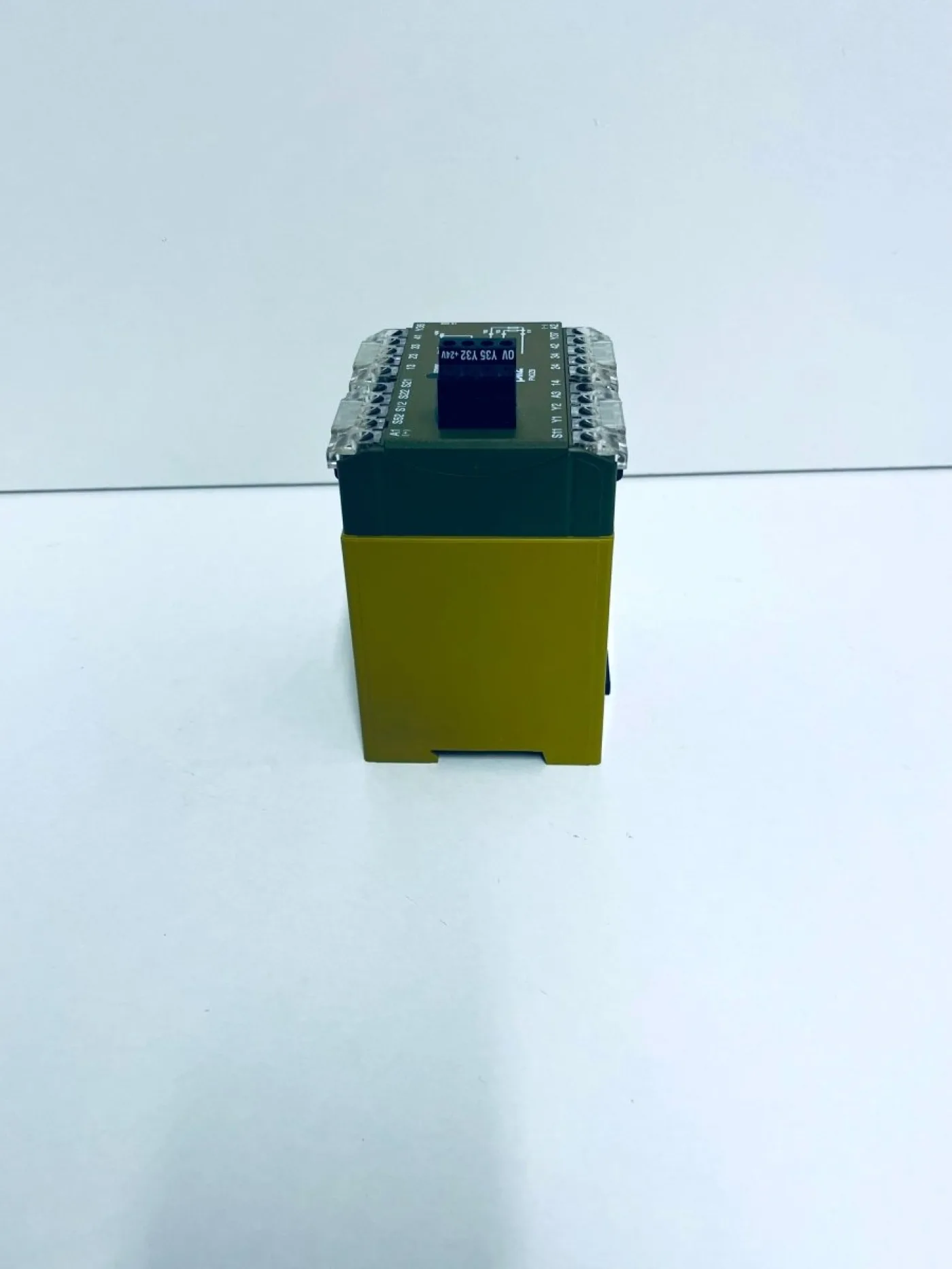 Pilz PN0Z8 Sicherheitsrelais 474760 - 5