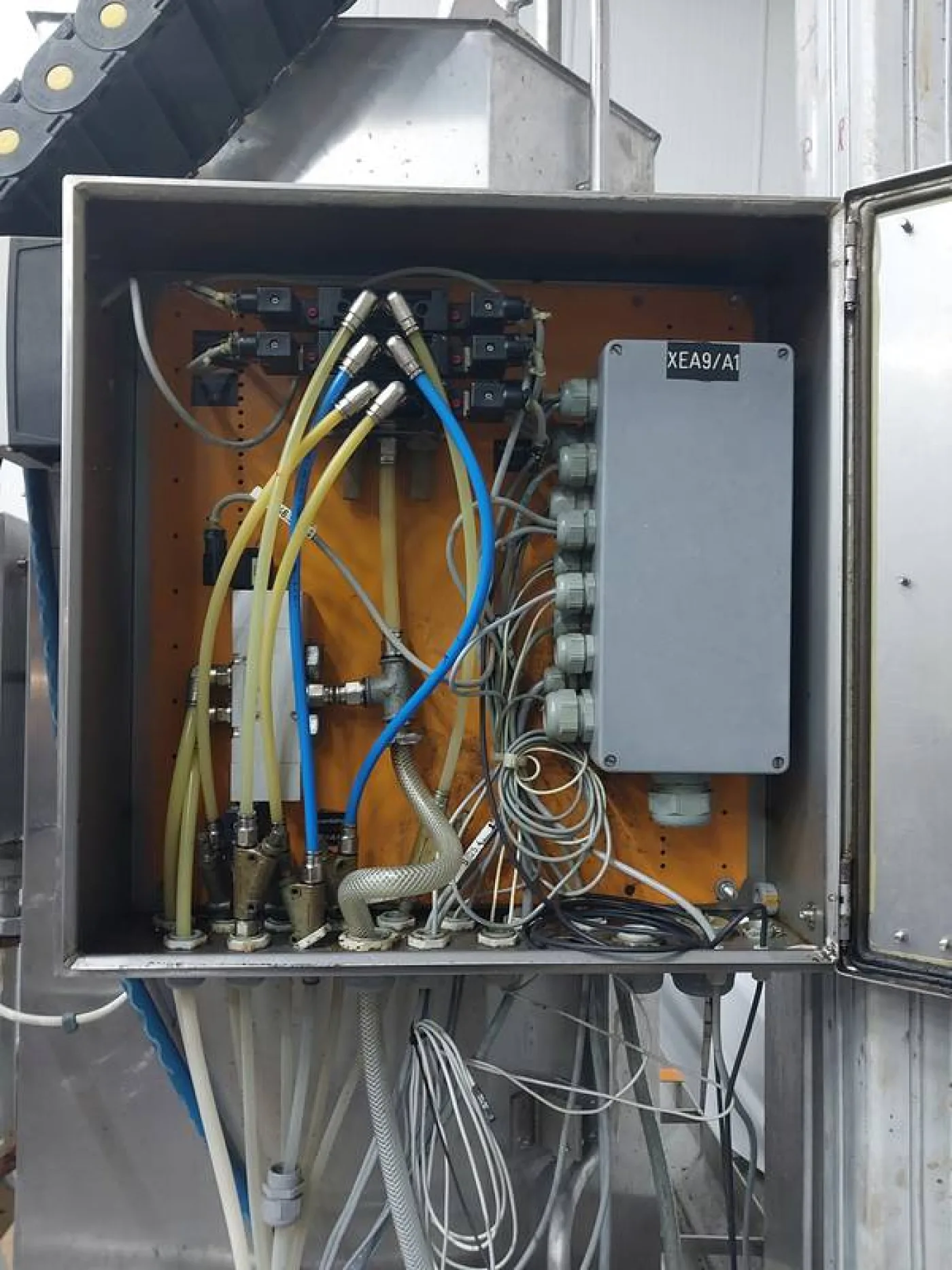 Paunch and intestine removal platform - 8