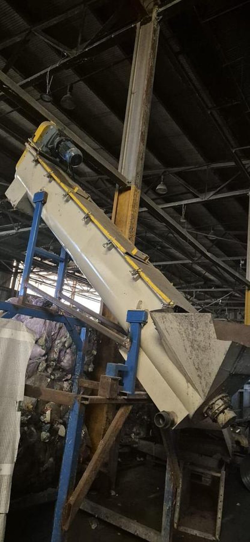 Auger screw conveyor