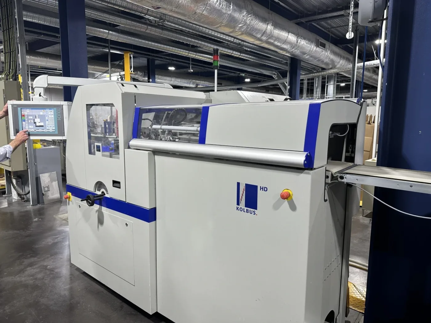 Kolbus KM 600.C perfect binding line - 4