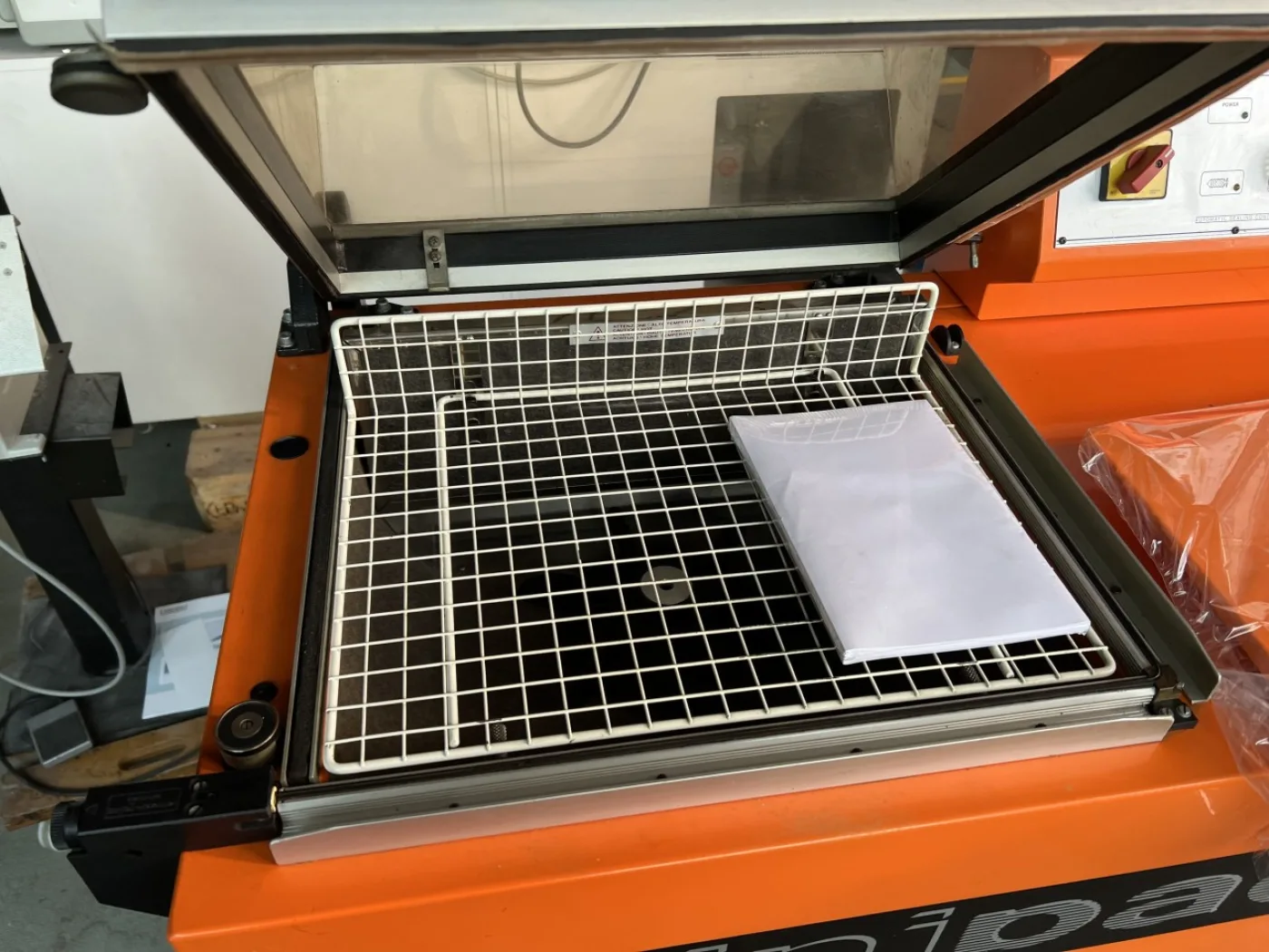 Mise sous plastique Minipack FM 75 - 4