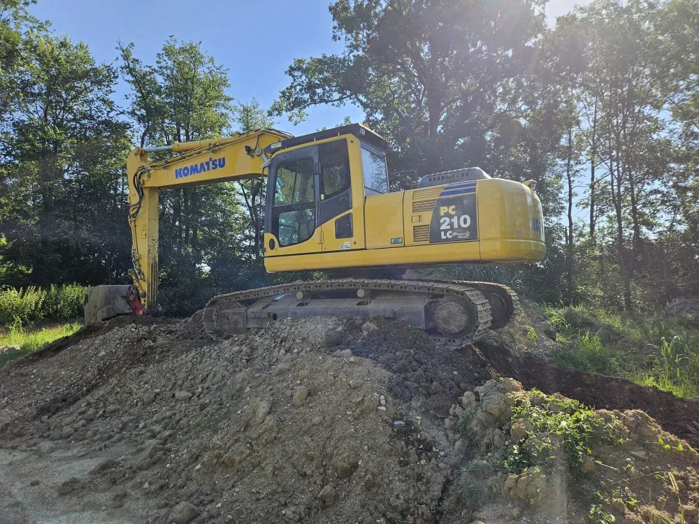 Komatsu - PC 210 LC-8