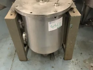 USED 90 LITER STAINLESS STEEL TANK