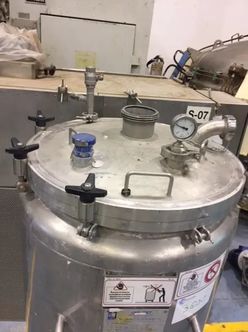STAINLESS STEEL TANK 350 LITERS WITH USED SHIRT