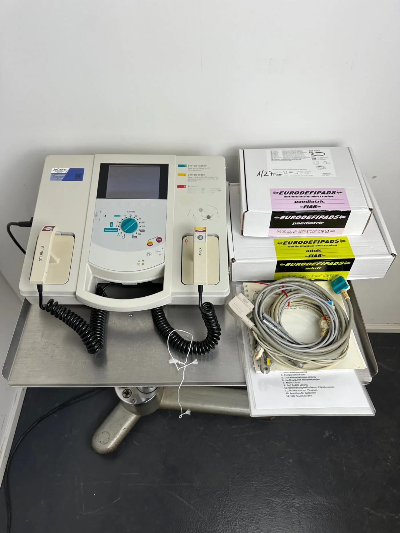GE Defibrillator CardioServ 2002 - 1