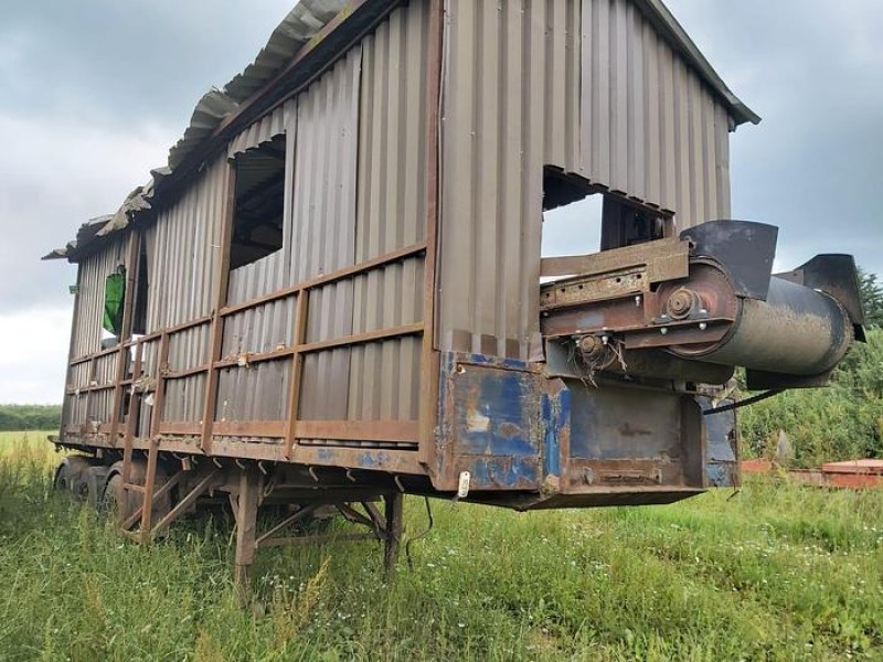 Trailer Mounted Picking Station