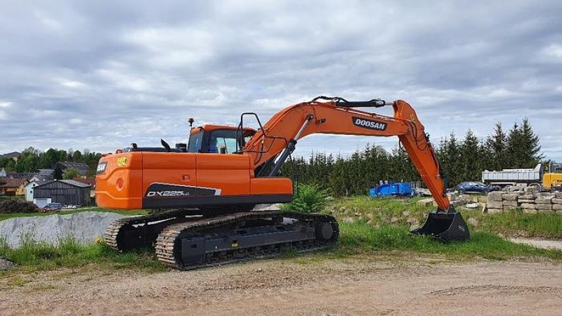 Doosan DX225 LC Kettenbagger