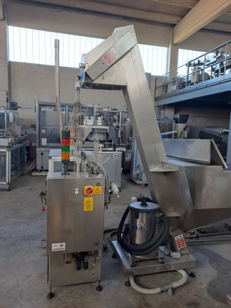 MBF 12-HEAD CORKING MACHINE FOR MUSHROOM AND NATURAL CORKS, MODEL CORKMATIC R/S, WITH NERI CAP FEEDER, USED MACHINE