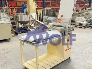 Teig-Laminiermaschine SEEEWER RONDO - Type EL-5 mit ca. 450 mm Arbeitsbreite.