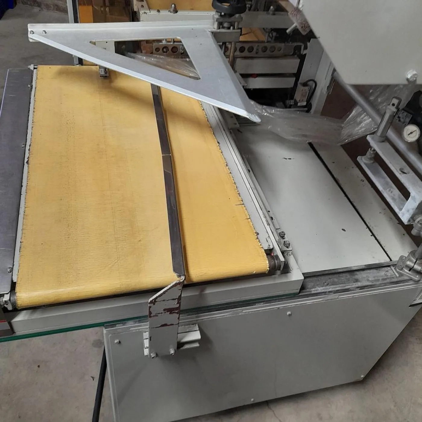 Rochman L-Sealer Shrink Wrapping Machine - 8