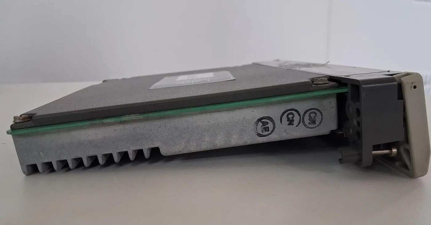 Modicon AS-B808-016 230 VAC Output Module - 4