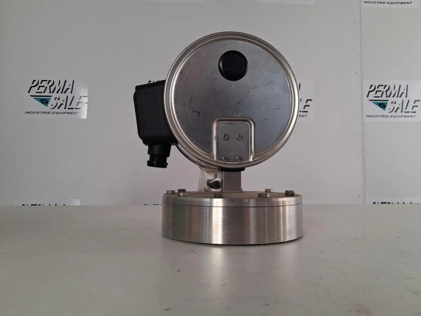 WIKA NG160 Pressure Gauge 0–40 mbar with Alarm Contacts - 7