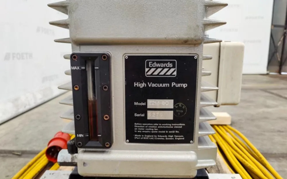 Edwards E2M 80 with mechanical booster EH 500A (oil sealed) - Vacuum pump