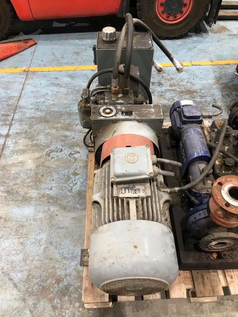 USED HYDROMATIK HYDRAULIC PUMP