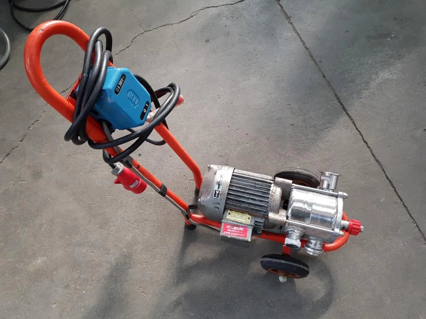 POMPA AUTOADESCANTE CARRELLATA PER LIQUIDI – AZIENDA ENOLOGICA ITALIANA - 1