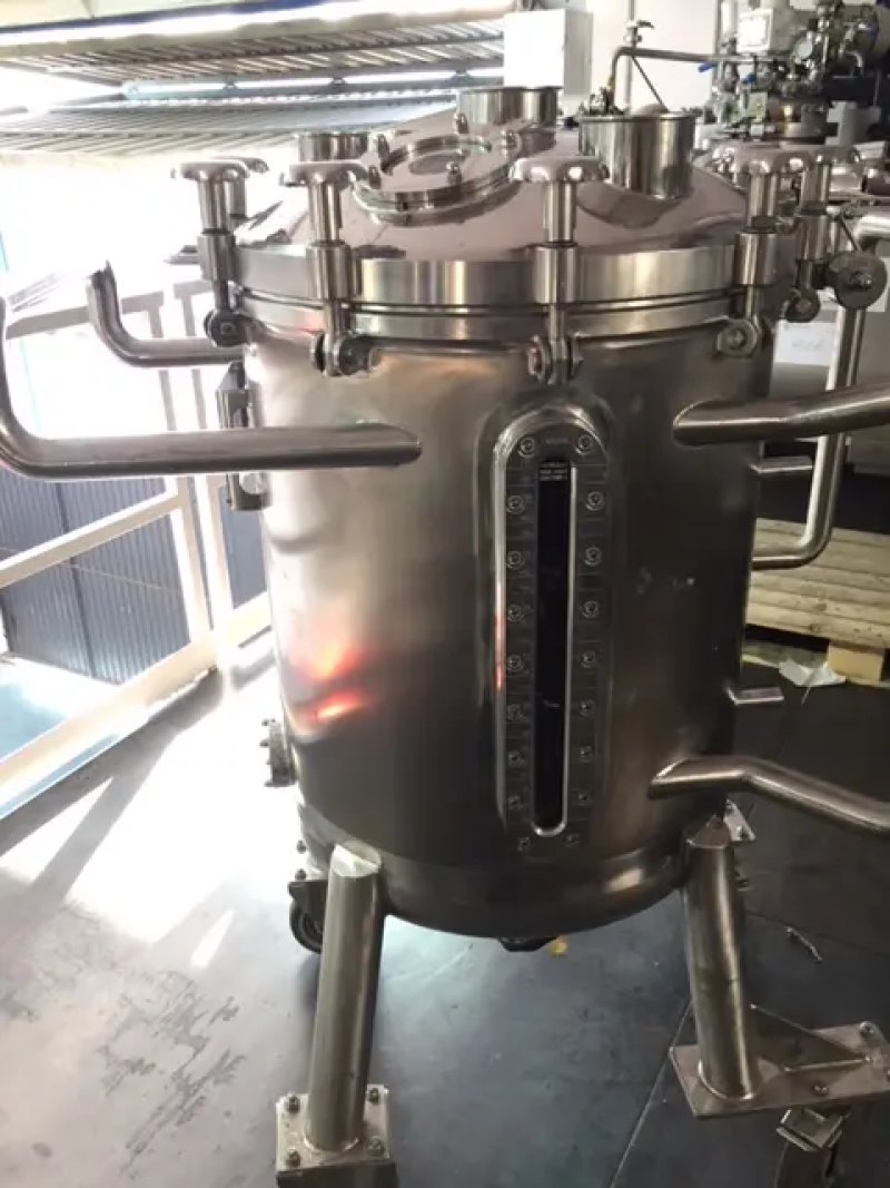 USED 316L STAINLESS STEEL TANK 200 LITERS