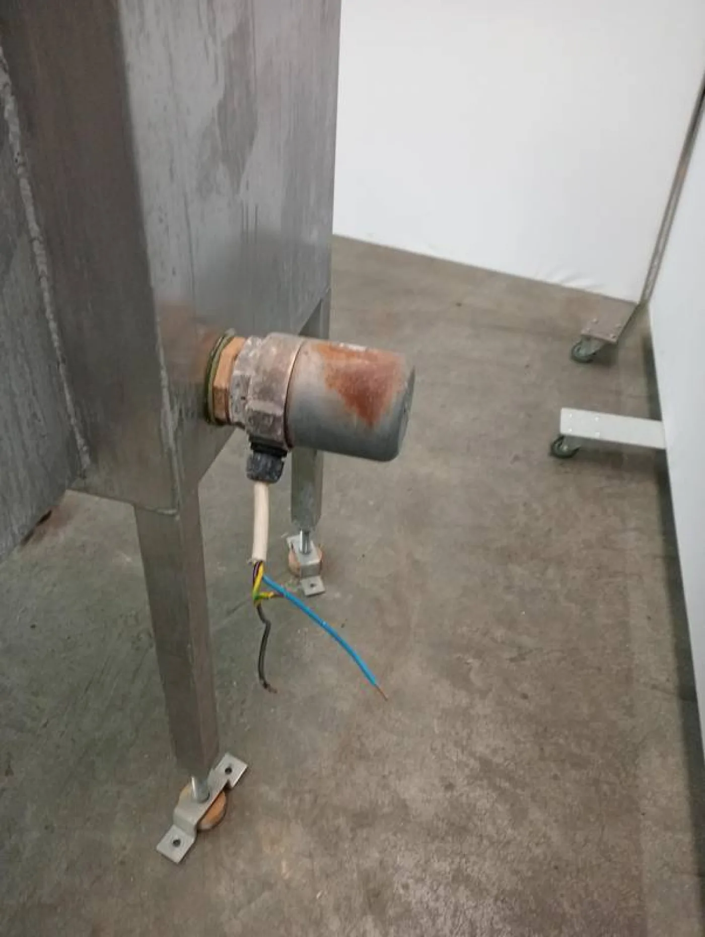 Wash bassin and sterilizer - 4