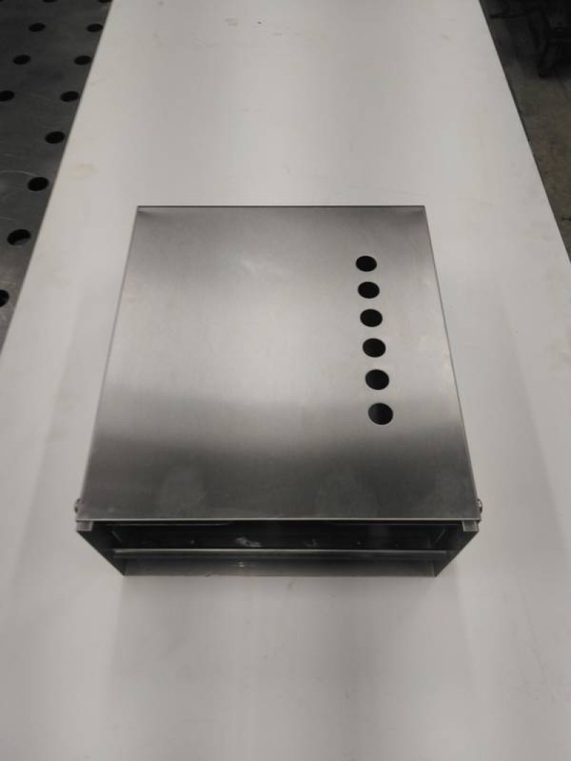 Paper towel dispenser