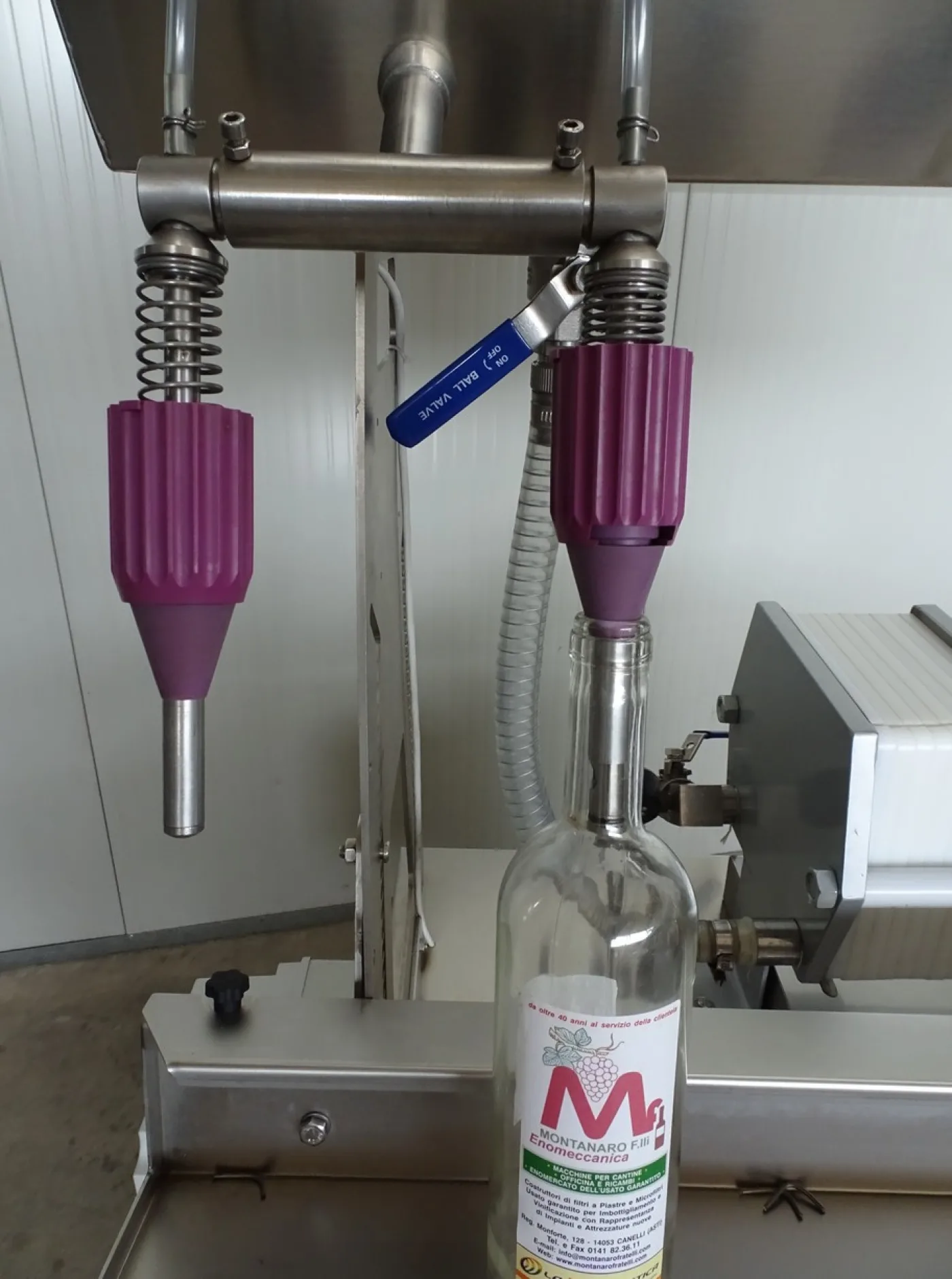 SEMI-AUTOMATIC IN-LINE-FILLER 6 NOZZLES WITH FILTER PLATES 20X20 TO 2 HOLES NEW MACHINE - 7