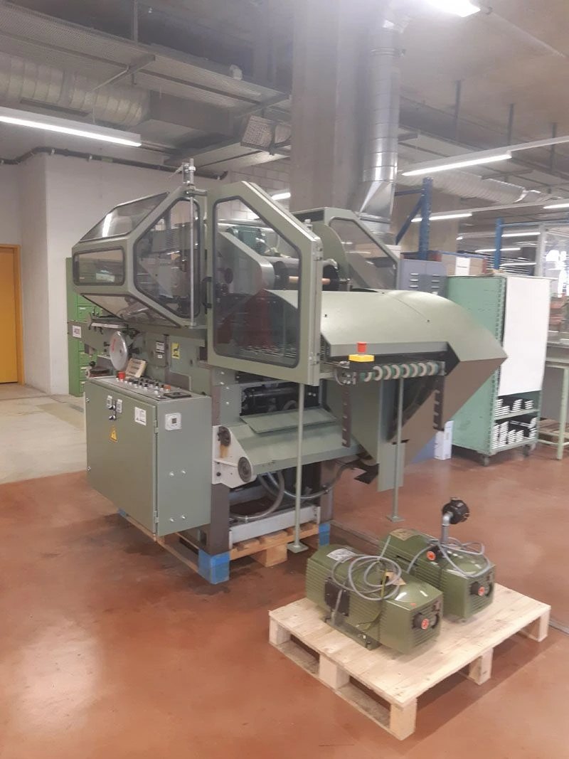 Kolbus PE 311 pressa per goffratura