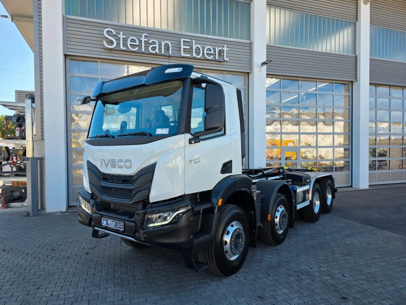 Iveco X-Way AD320X46BZ OFF 8x4 Hiab ULT26S53-W-ITF Alu - 2
