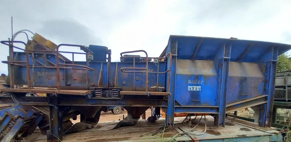 Crivo vibratório ANFER com tapetes transportadores