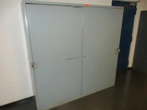 Magazin- / Schiebetürschrank UNBEKANNT unbelkannt