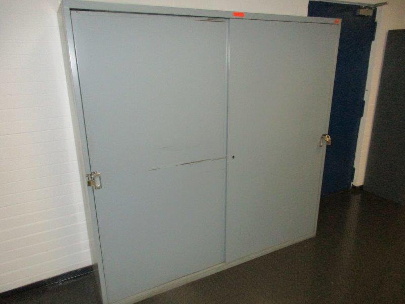 Magazin- / Schiebetürschrank UNBEKANNT unbelkannt
